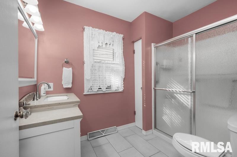 1825 W 38th Place Property Photo 20