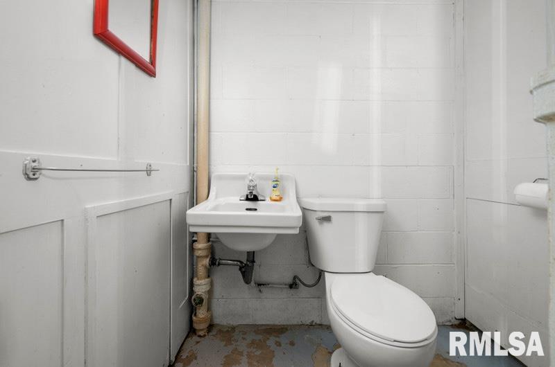 1825 W 38th Place Property Photo 22