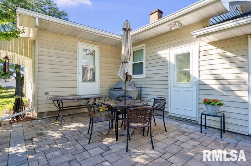 1825 W 38th Place Property Photo 23