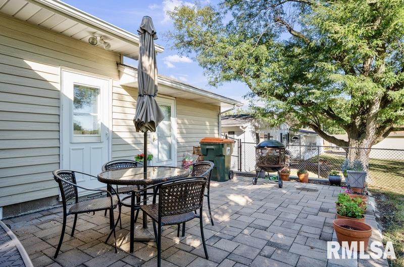 1825 W 38th Place Property Photo 24