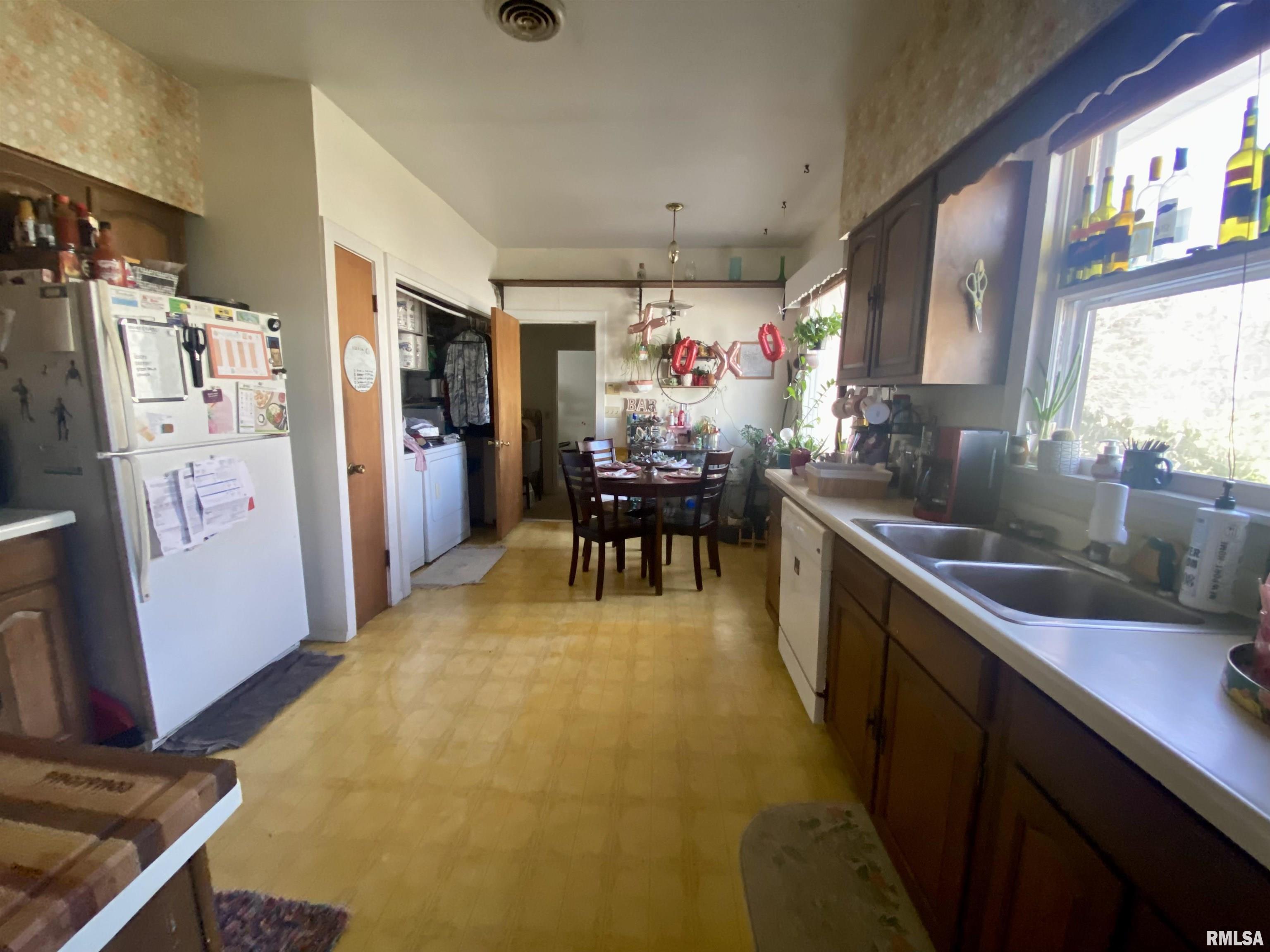 912 W Mill Street Property Photo 7