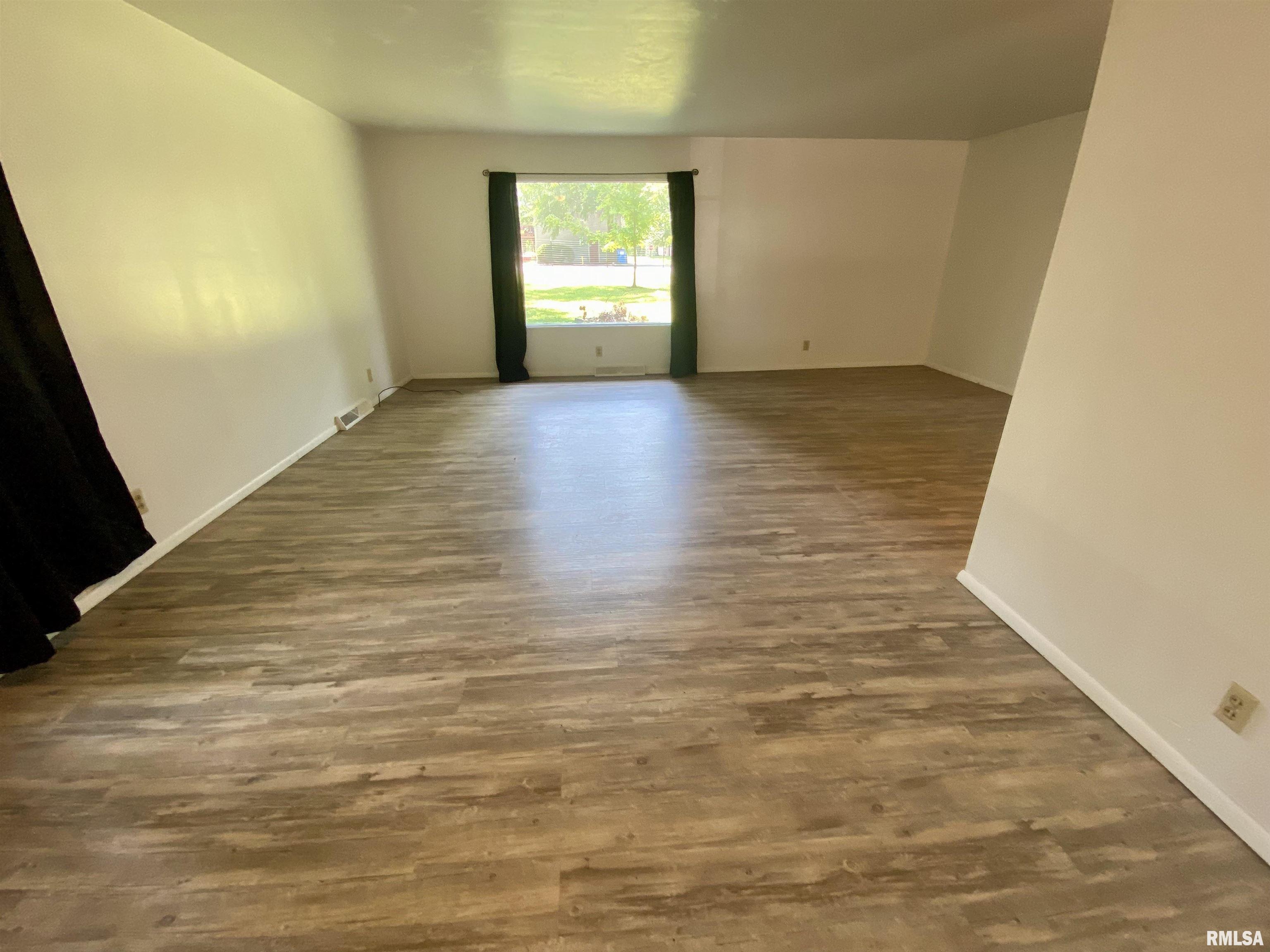 903 W Freeman Street Property Photo 6