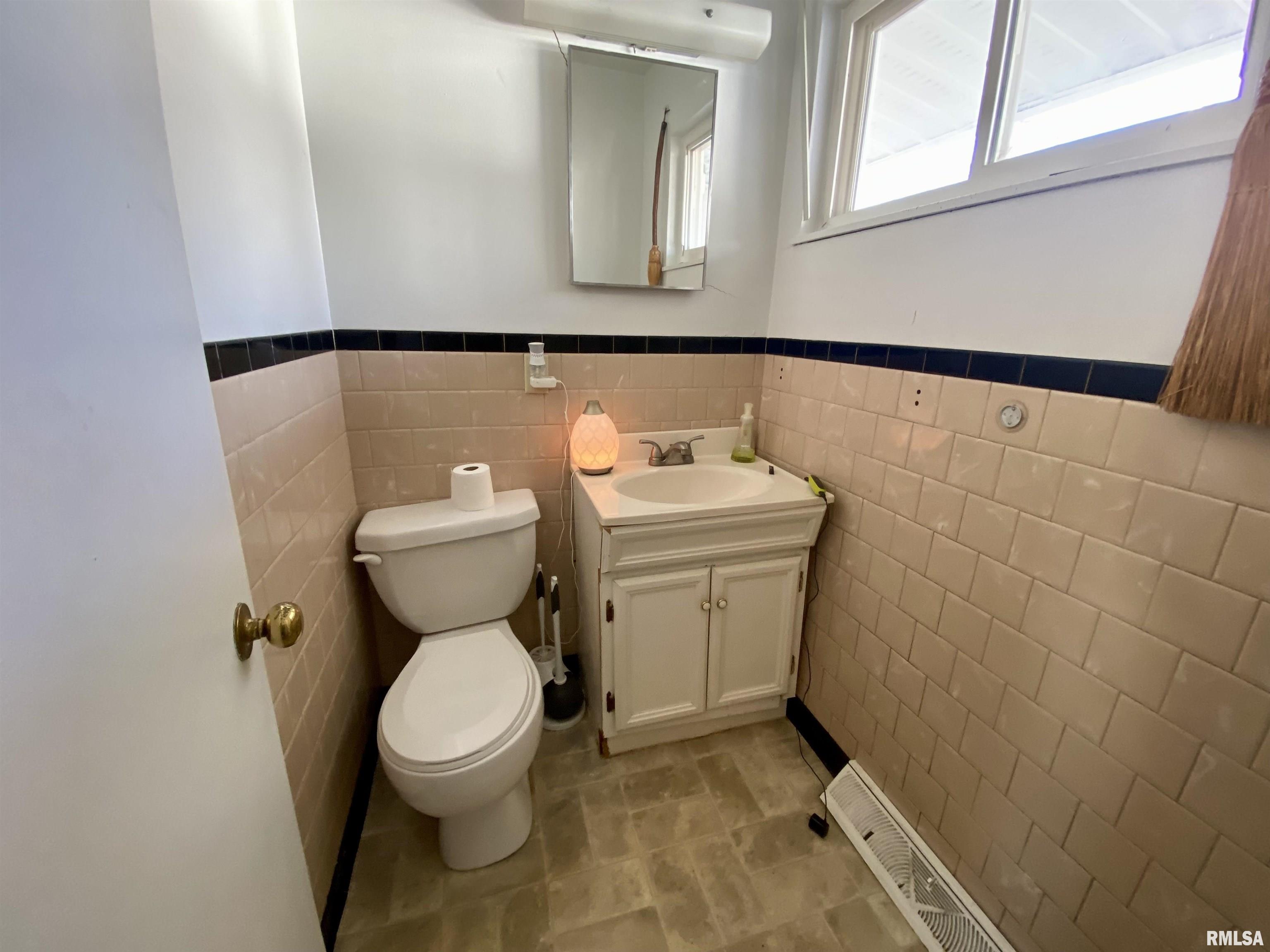 903 W Freeman Street Property Photo 18