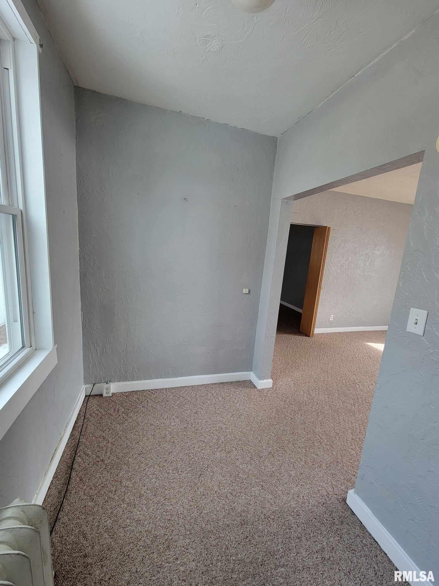 306 W 2nd Street Property Photo 21