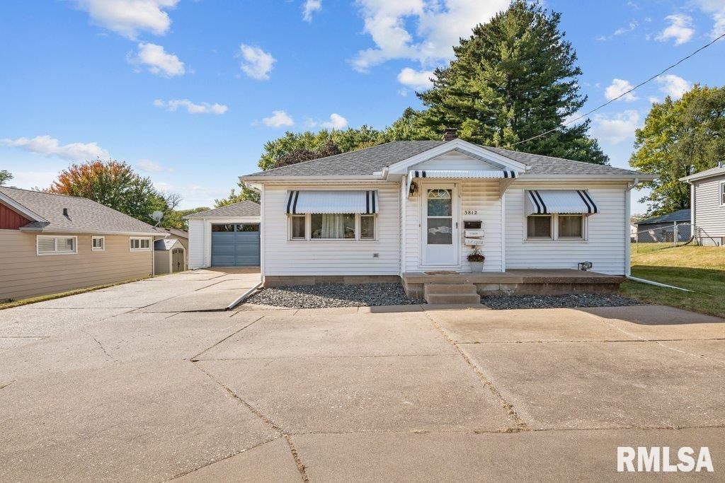 3812 N DIVISION Street Property Photo 1