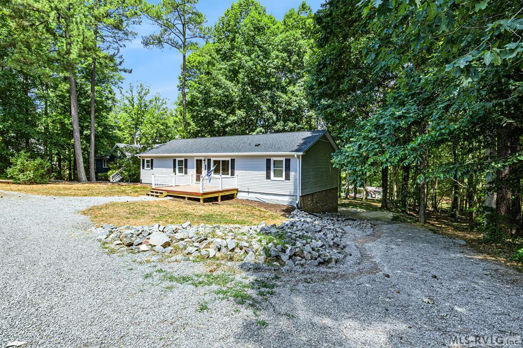 134 Roanoke Dr Property Photo 2