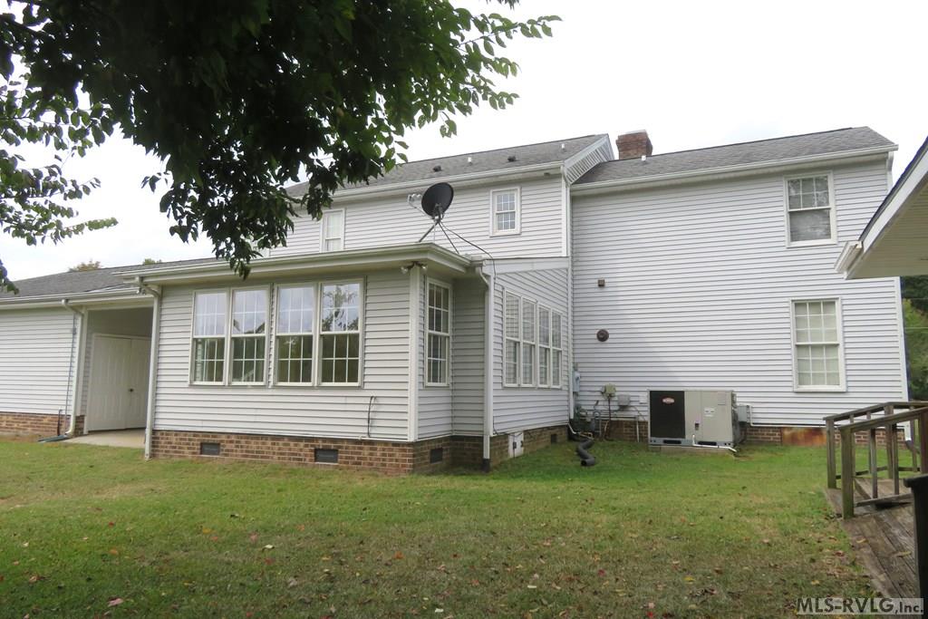 107 River Road North Property Photo 6