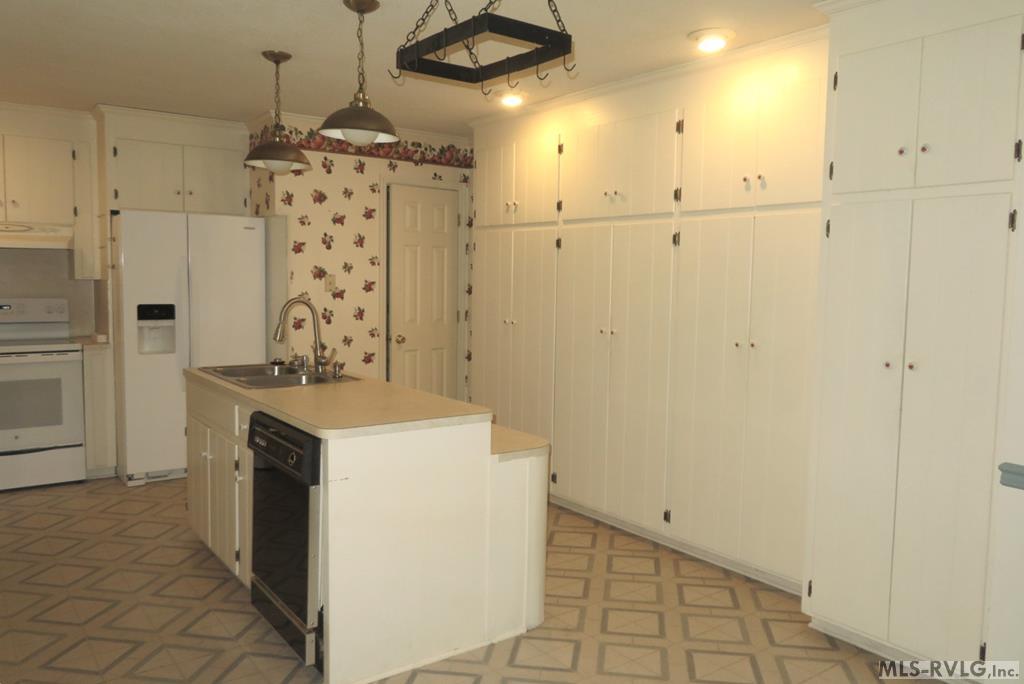 107 River Road North Property Photo 16
