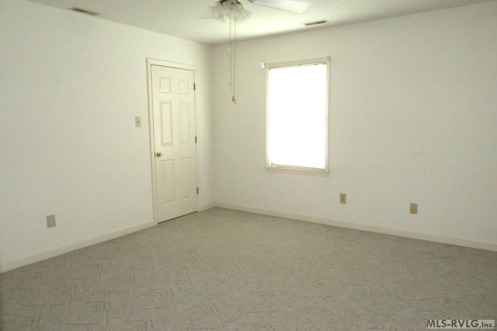 107 River Road North Property Photo 23