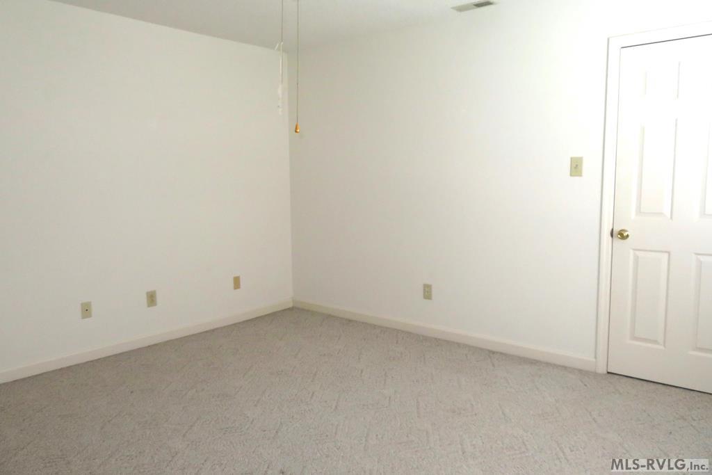 107 River Road North Property Photo 24