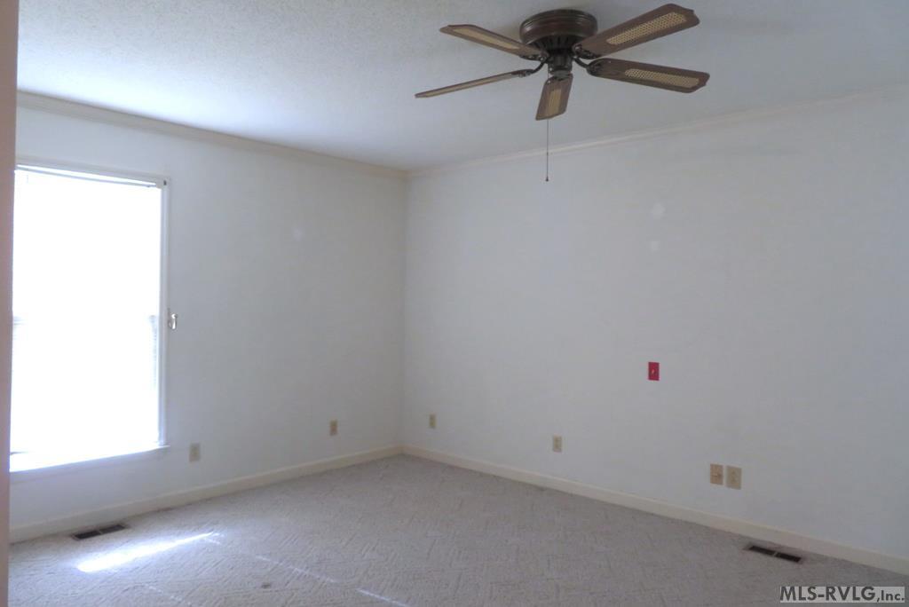 107 River Road North Property Photo 27
