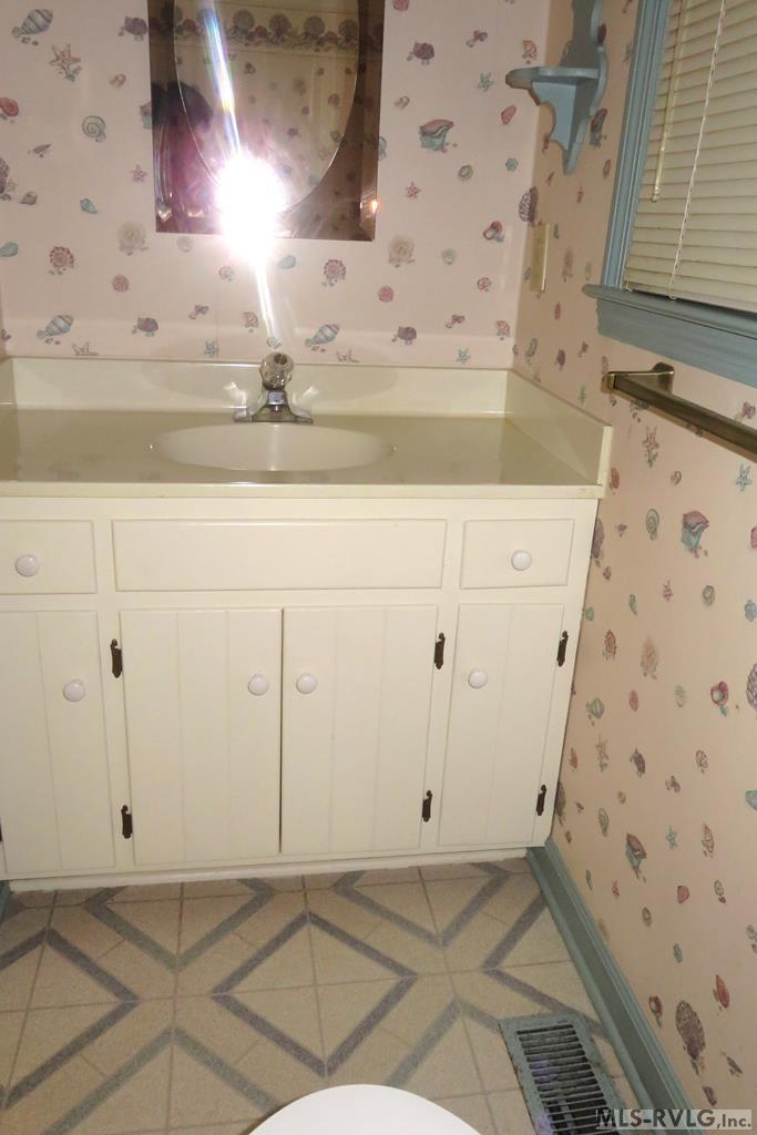 107 River Road North Property Photo 35