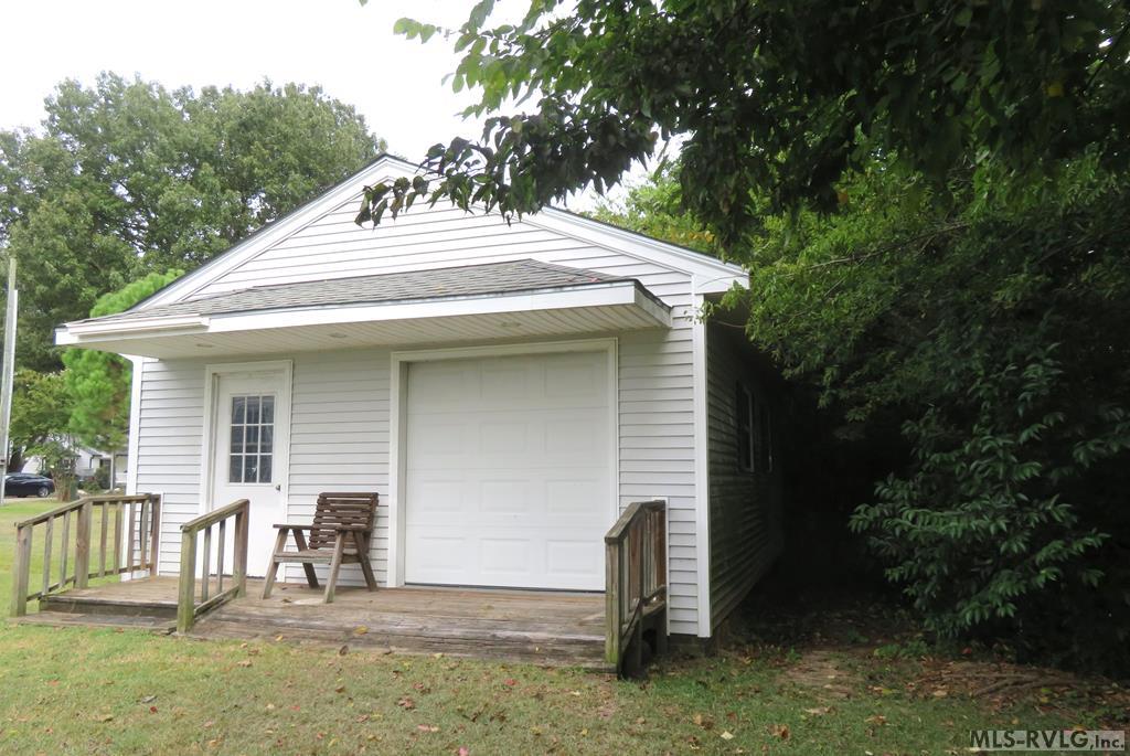 107 River Road North Property Photo 40