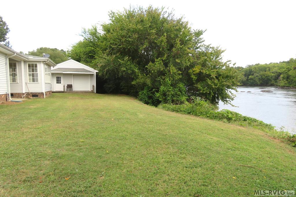 107 River Road North Property Photo 43