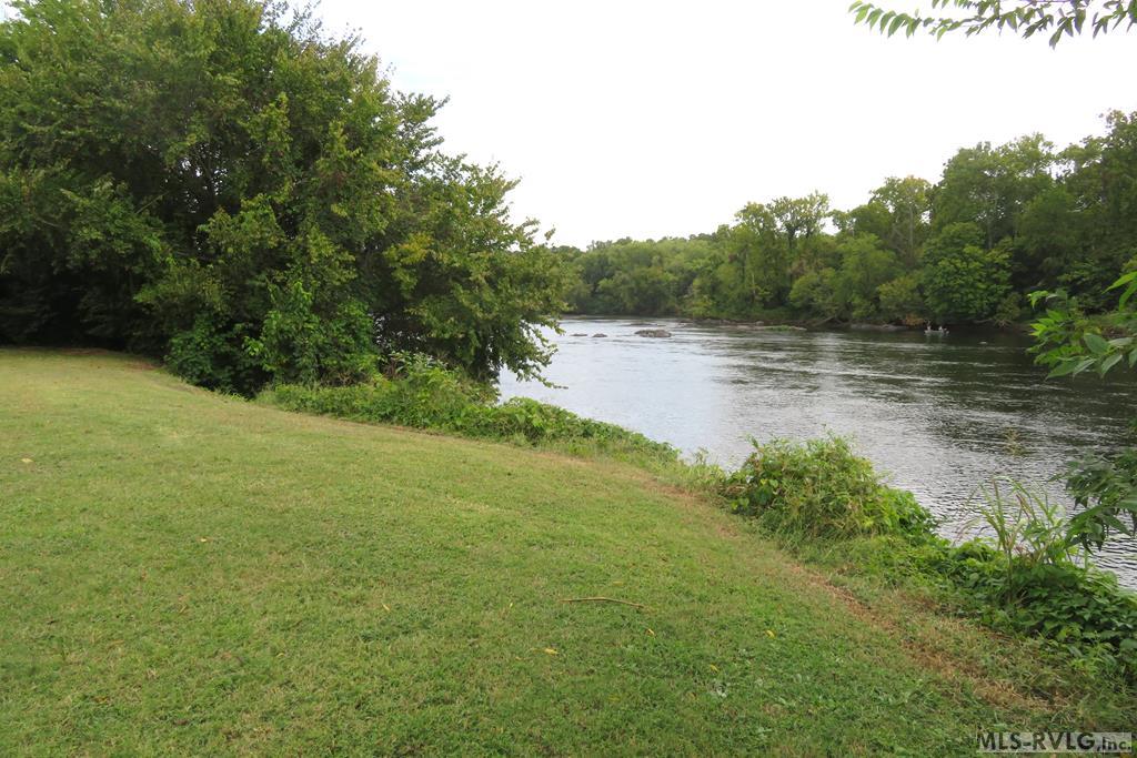 107 River Road North Property Photo 44