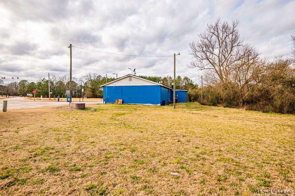 22091 Hwy 48 Property Photo 24