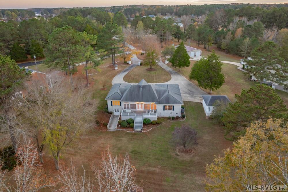 81 Moss Point Property Photo 4