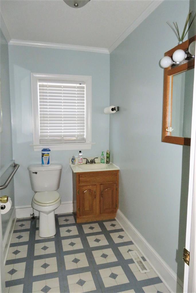 709 Julian R. Allsbrook Property Photo 16