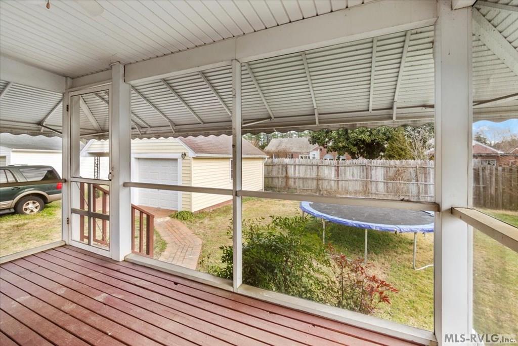 402 Harding Street Property Photo 8