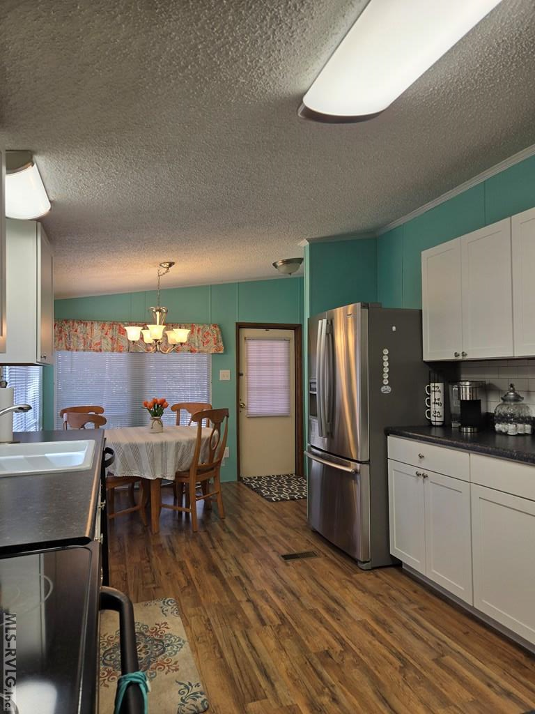 111 Locus Ct Property Photo 6