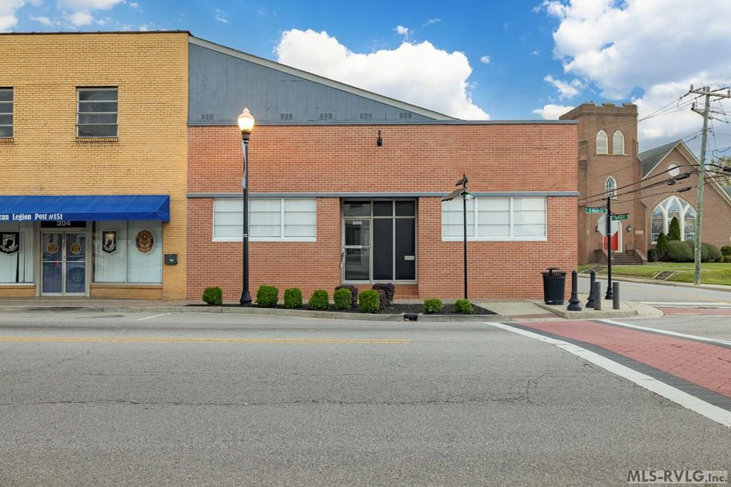300 South Main St. Property Photo 2