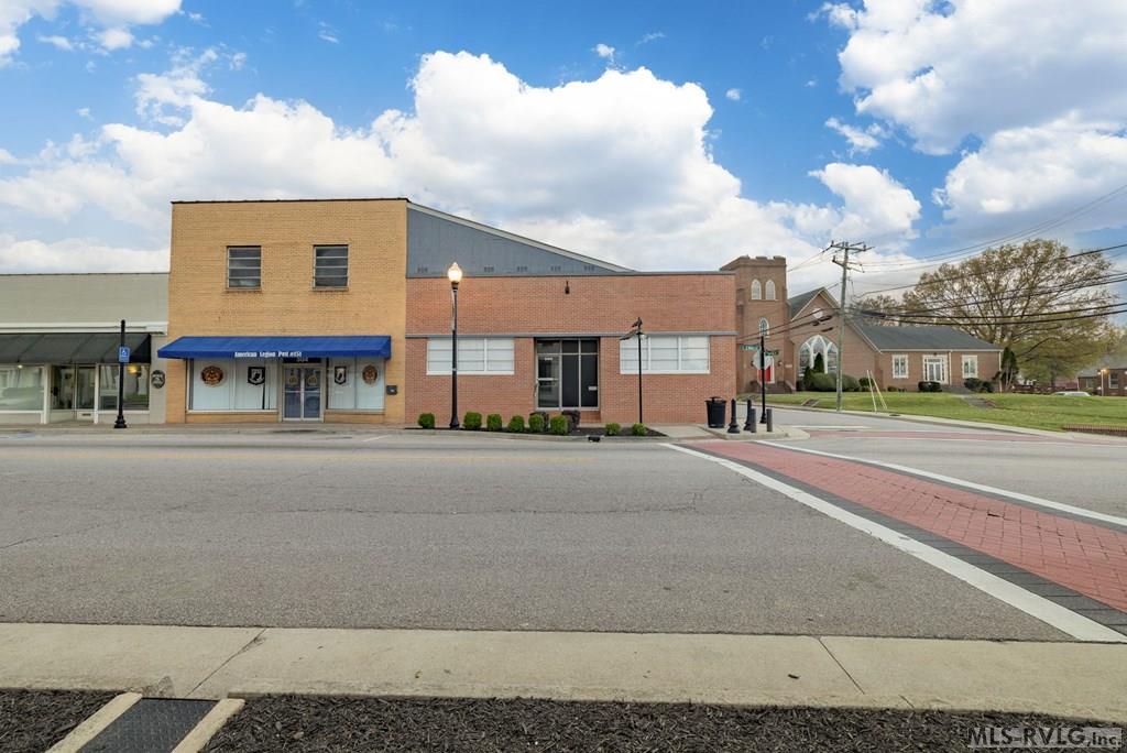 300 South Main St. Property Photo 3