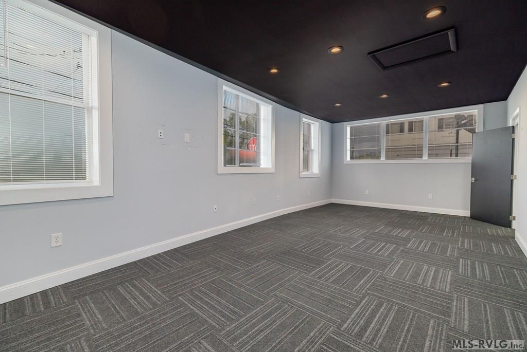 300 South Main St. Property Photo 16