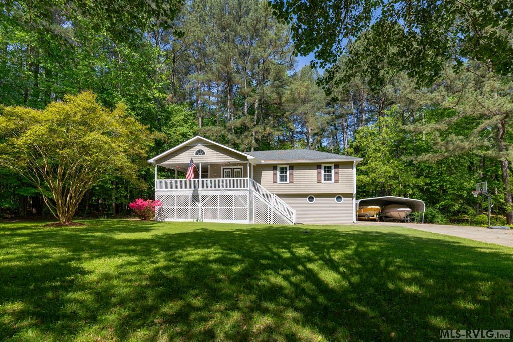 135 Parkway Dr Property Photo