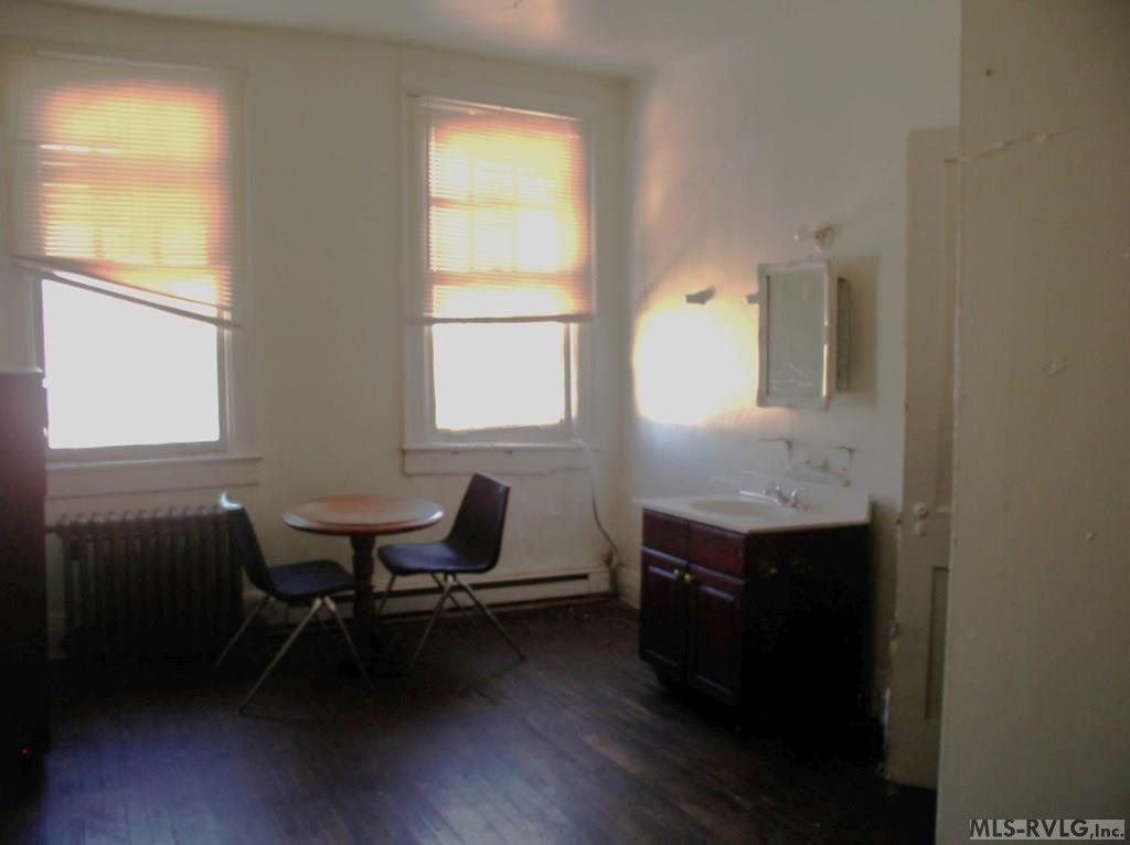 1010 12 Garnett Street Property Photo 9