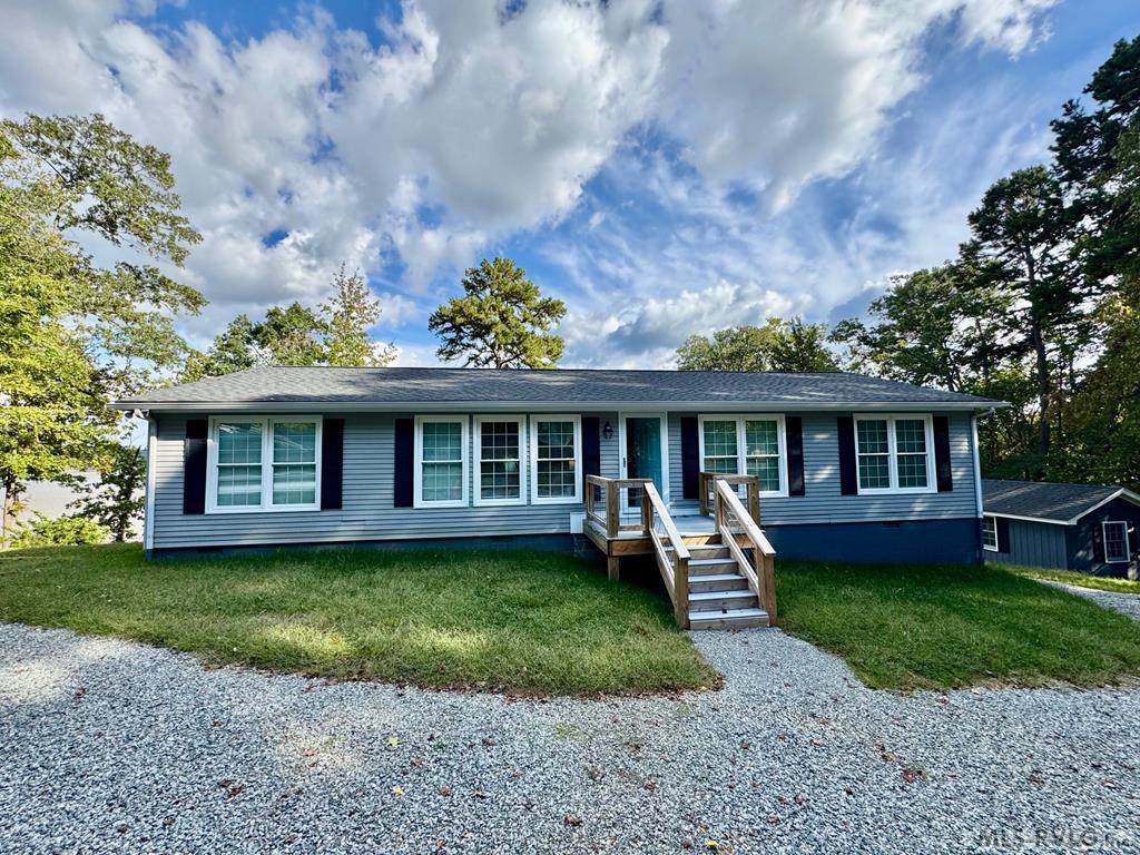 216 Lakeside Dr. Property Photo 1