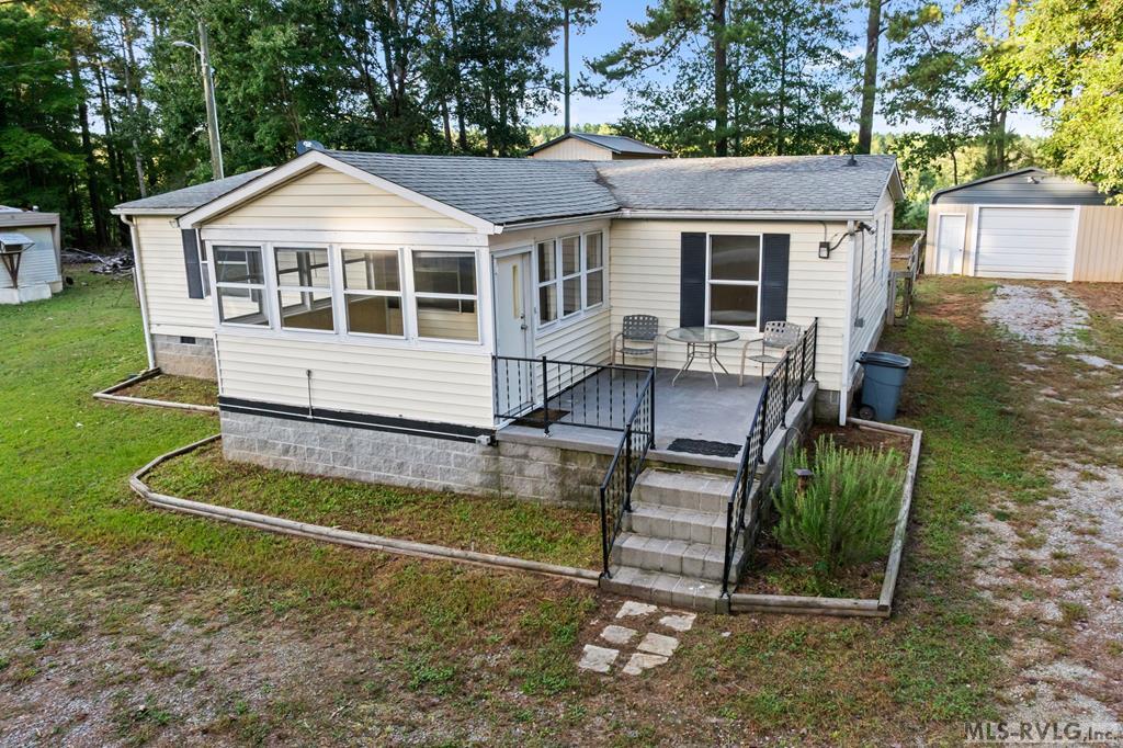 611 Hawthorne Dr Property Photo 1