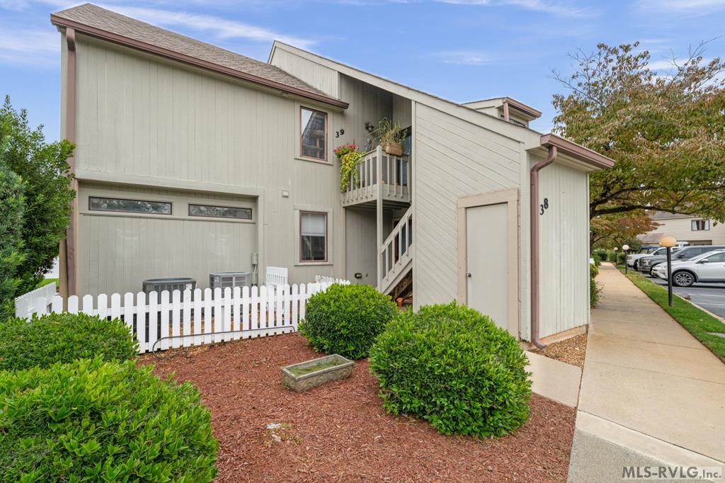 38 The Moorings Property Photo 1