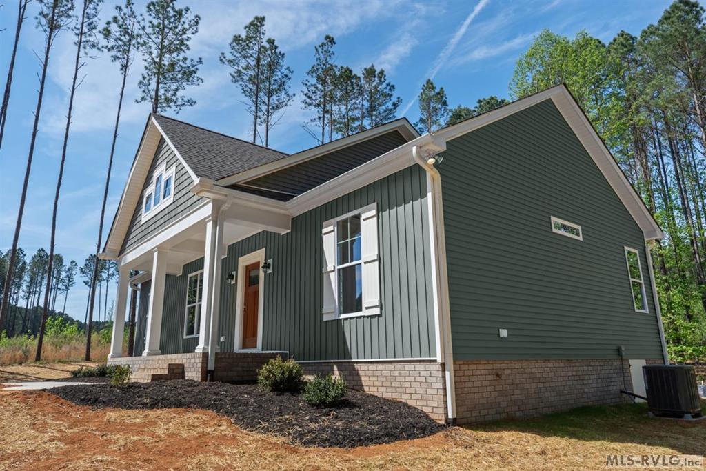 209 White Oak Court Property Photo 4