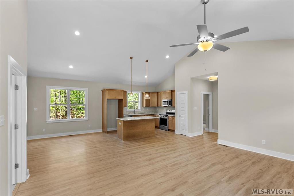 209 White Oak Court Property Photo 12
