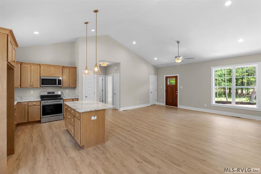 209 White Oak Court Property Photo 13