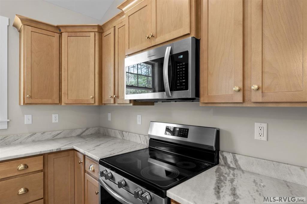 209 White Oak Court Property Photo 17