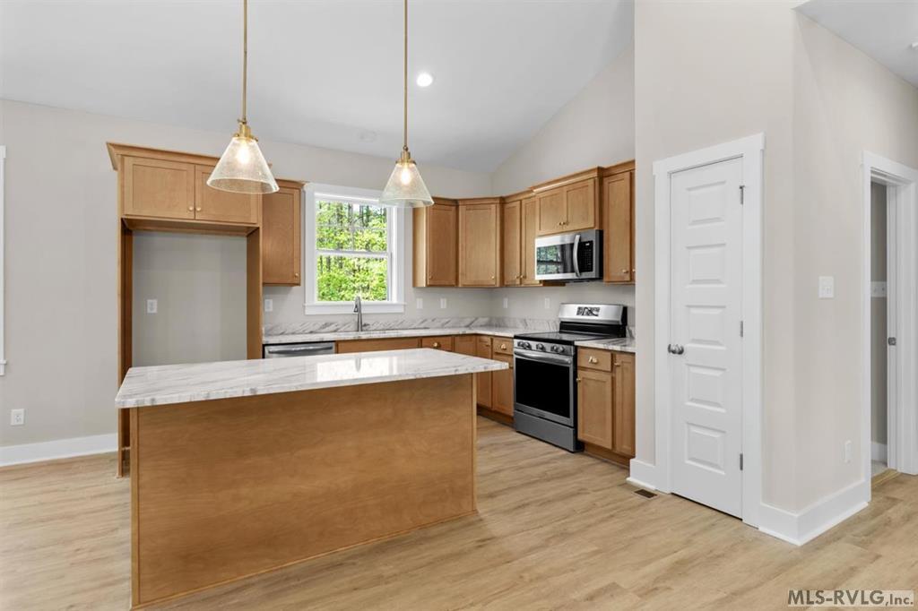 209 White Oak Court Property Photo 23