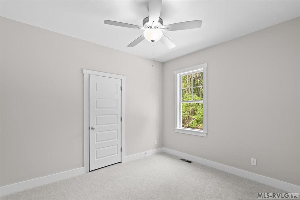 209 White Oak Court Property Photo 24
