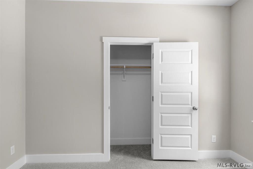 209 White Oak Court Property Photo 26