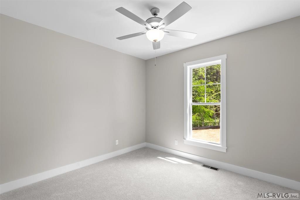 209 White Oak Court Property Photo 28