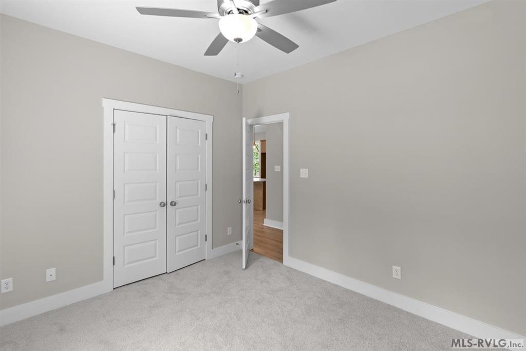 209 White Oak Court Property Photo 29