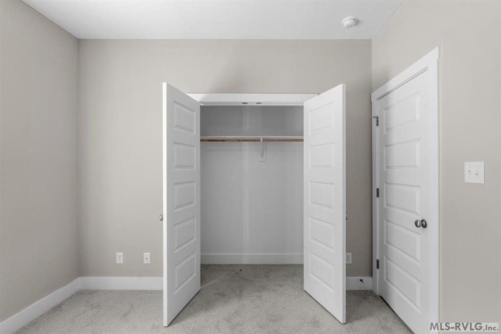 209 White Oak Court Property Photo 30