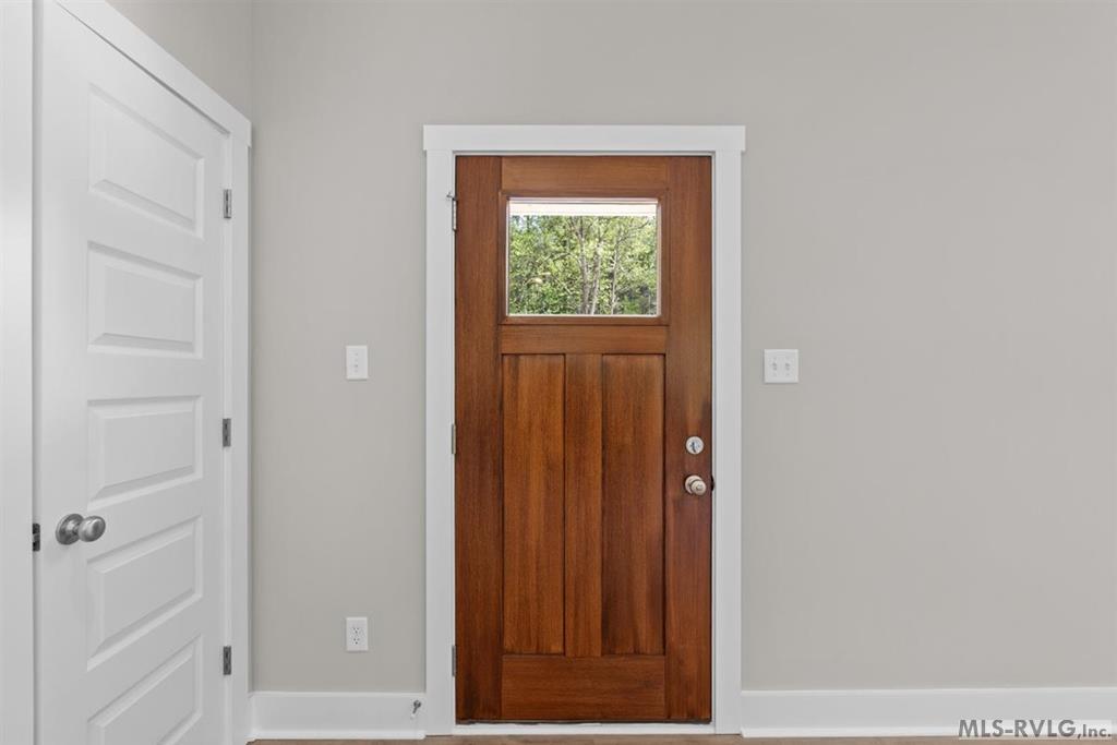 209 White Oak Court Property Photo 41