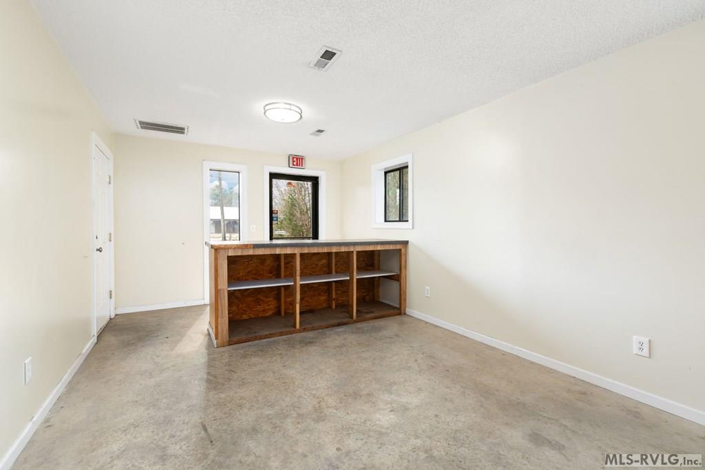 33/47/63 Piney Pond Road Property Photo 3