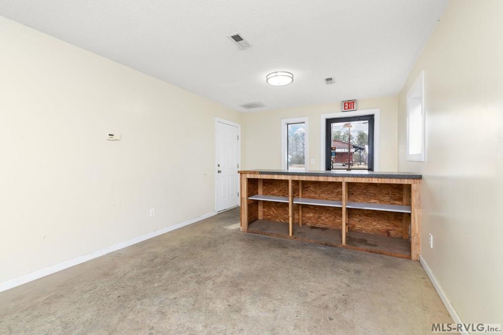 33/47/63 Piney Pond Road Property Photo 4