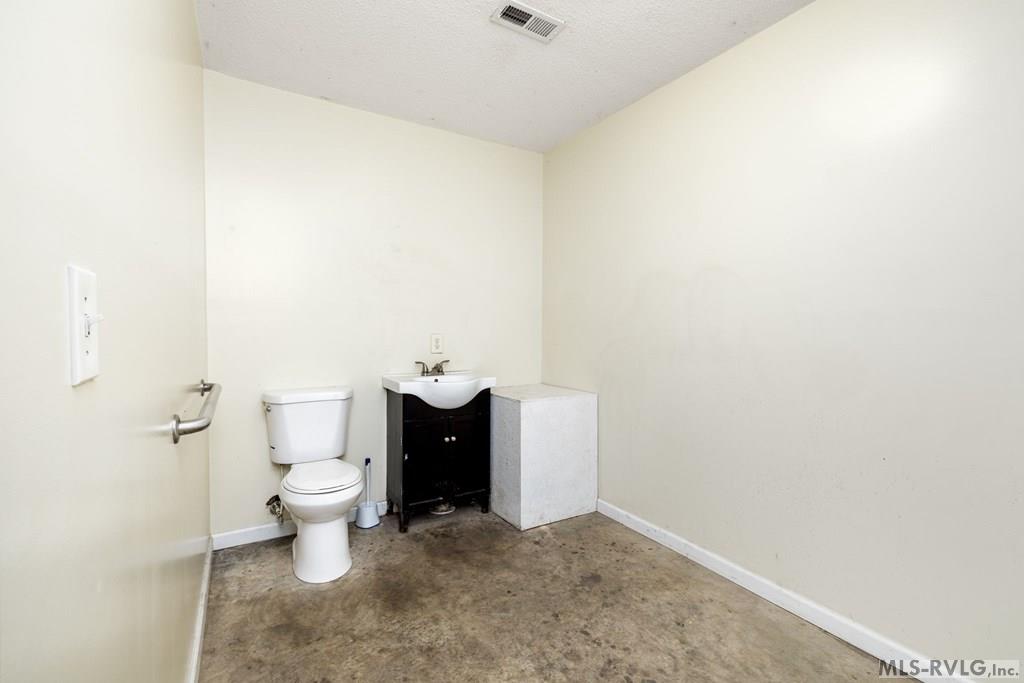33/47/63 Piney Pond Road Property Photo 5