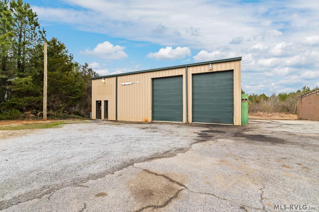 33/47/63 Piney Pond Road Property Photo 12