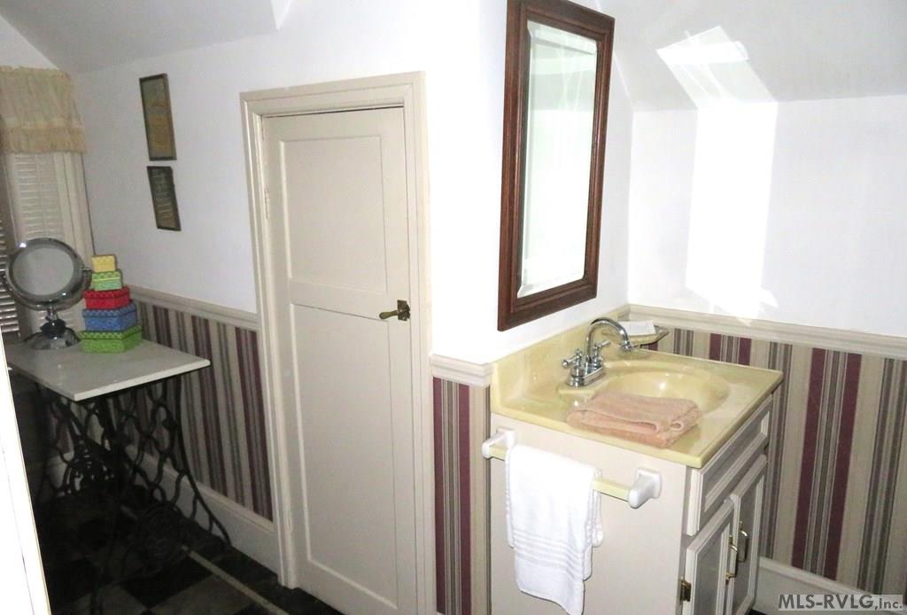 700 Henry Street Property Photo 37