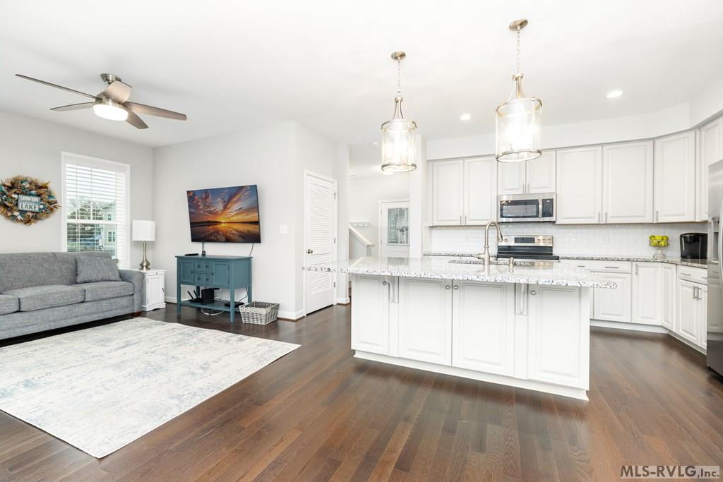 117 Rowboat Way Property Photo 8
