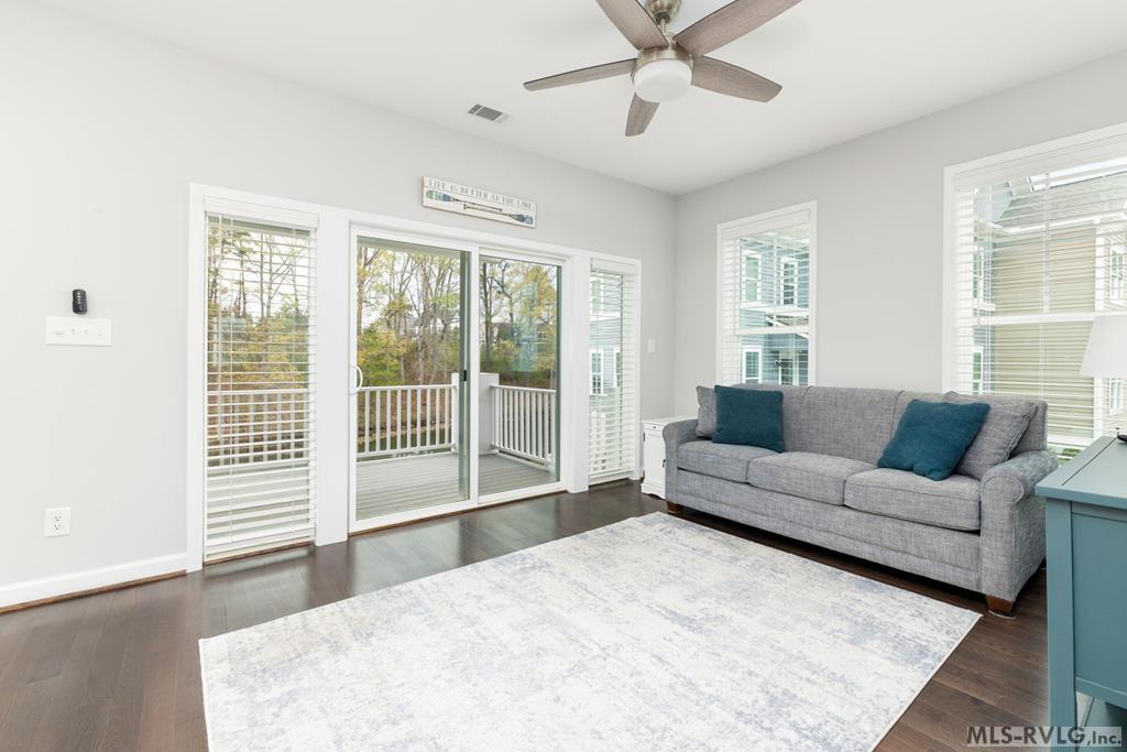 117 Rowboat Way Property Photo 13